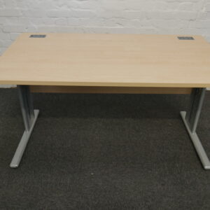 Used Condition 1400mm x 800mm Maple Workstation
