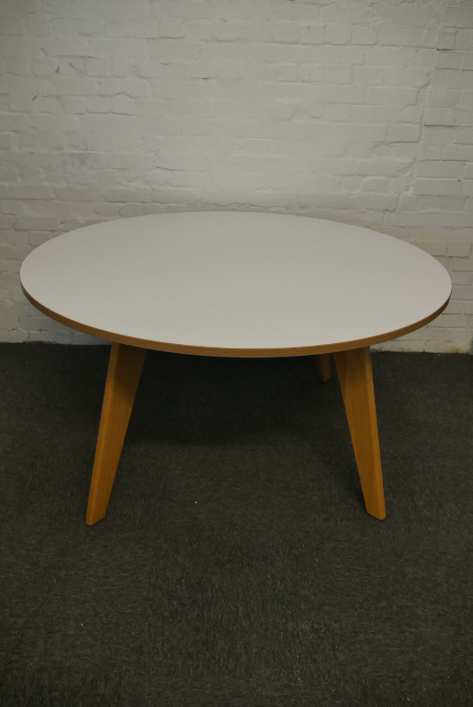 Used Condition 1400mm Diameter Room Meeting Table