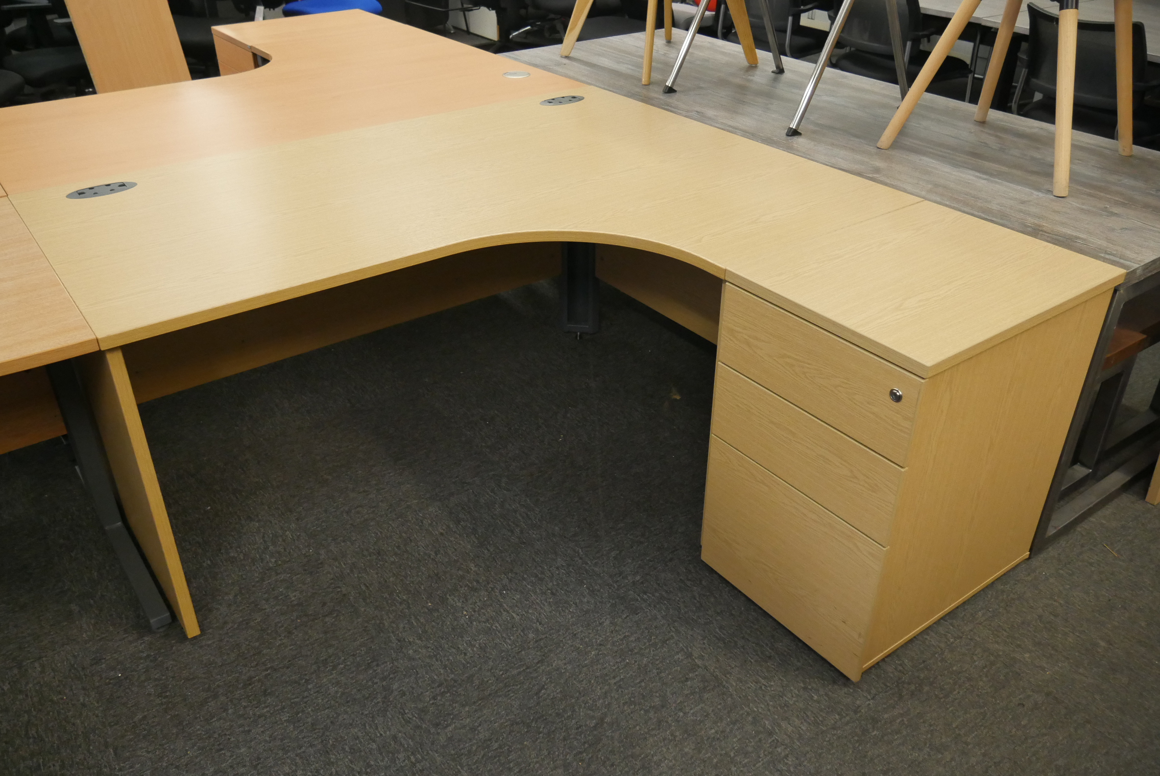 Used Condition Light Oak 1600mm Universal Workstation
