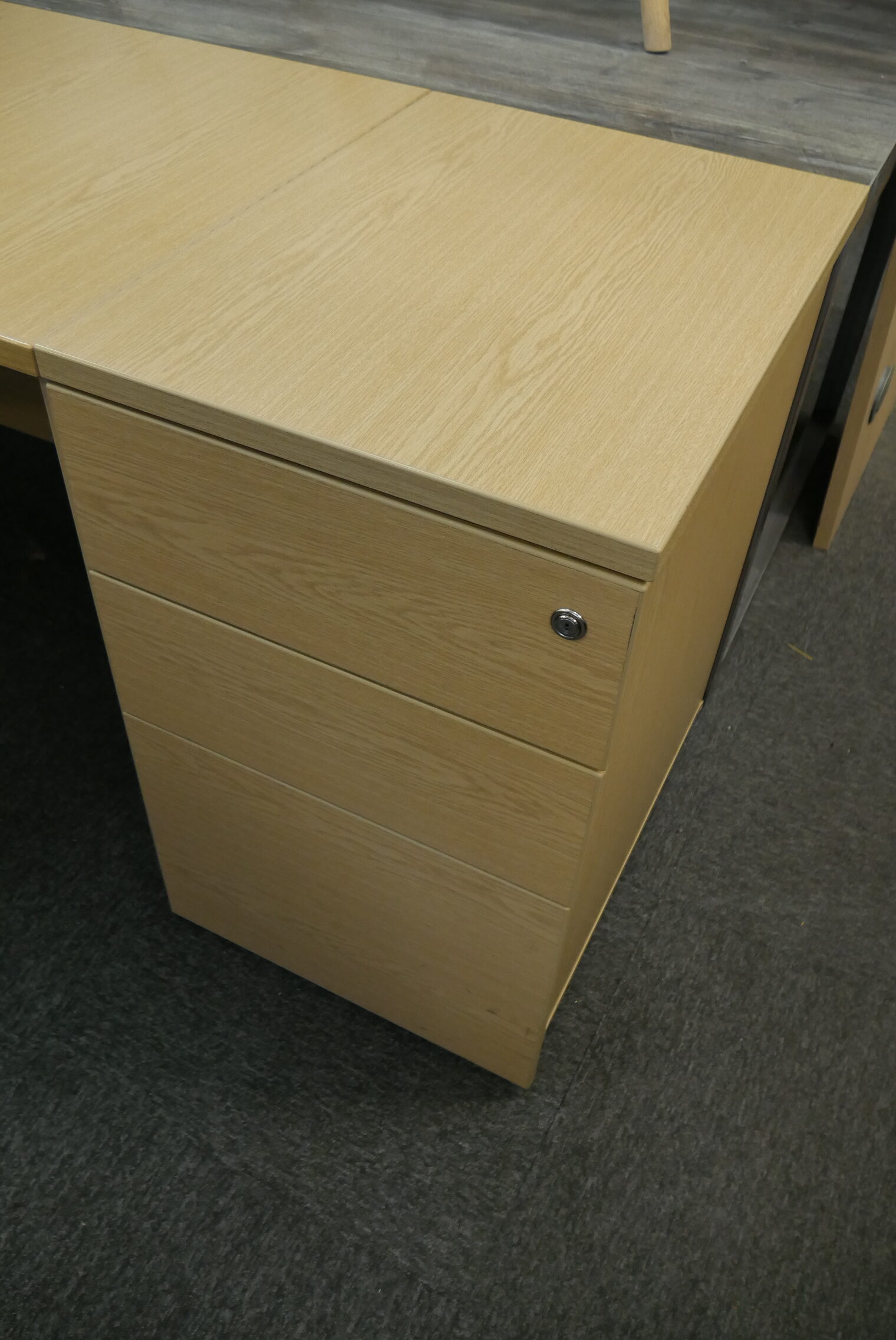 Used Condition Light Oak 1600mm Universal Workstation - Image 2