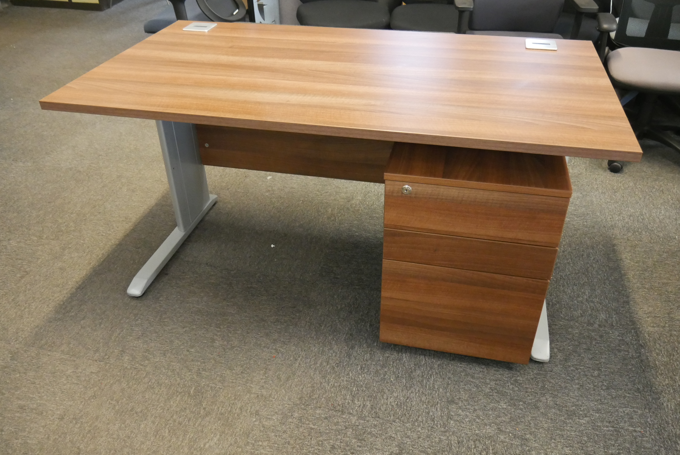 Used Condition 1440mm x 800mm Walnut Desk - Image 2